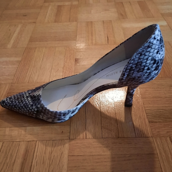 Anne Klein Snakeskin (Python) High Heel Pumps - Picture 4 of 11